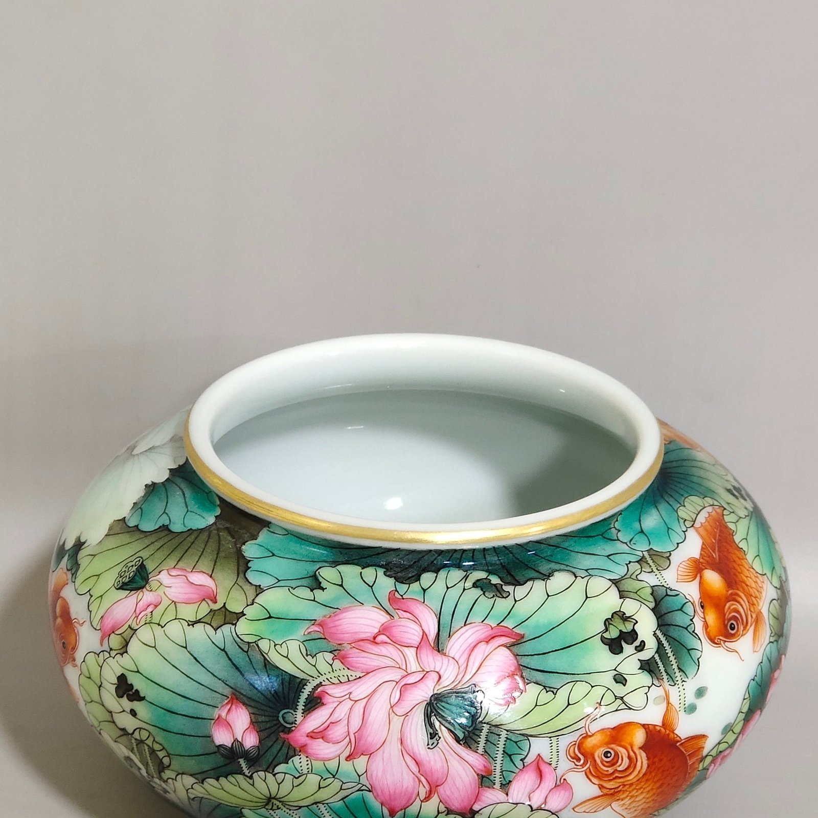 Qing Dynasty Qianlong A carp bowl lotus pond