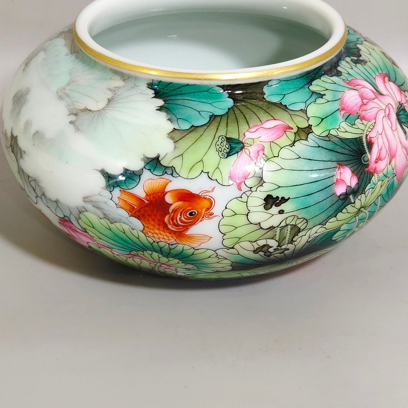 Qing Dynasty Qianlong A carp bowl lotus pond