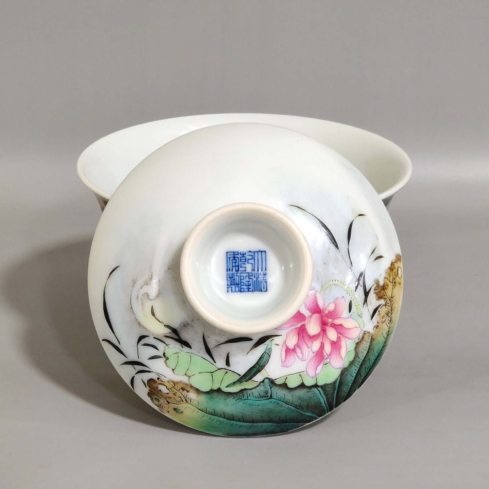 Qing Dynasty Qianlong lotus chanting goose bowl