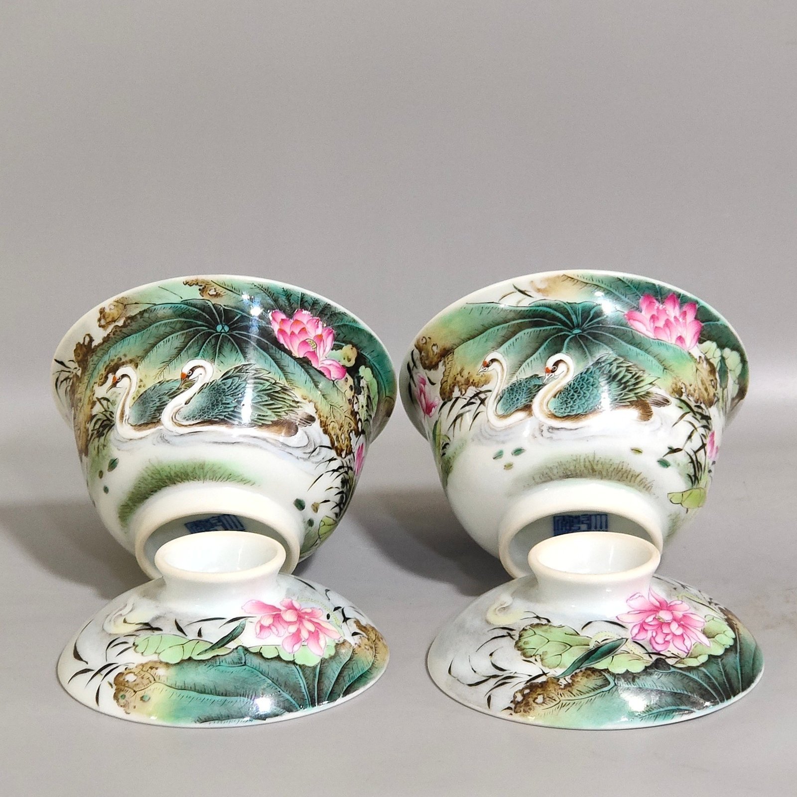 Qing Dynasty Qianlong lotus chanting goose bowl