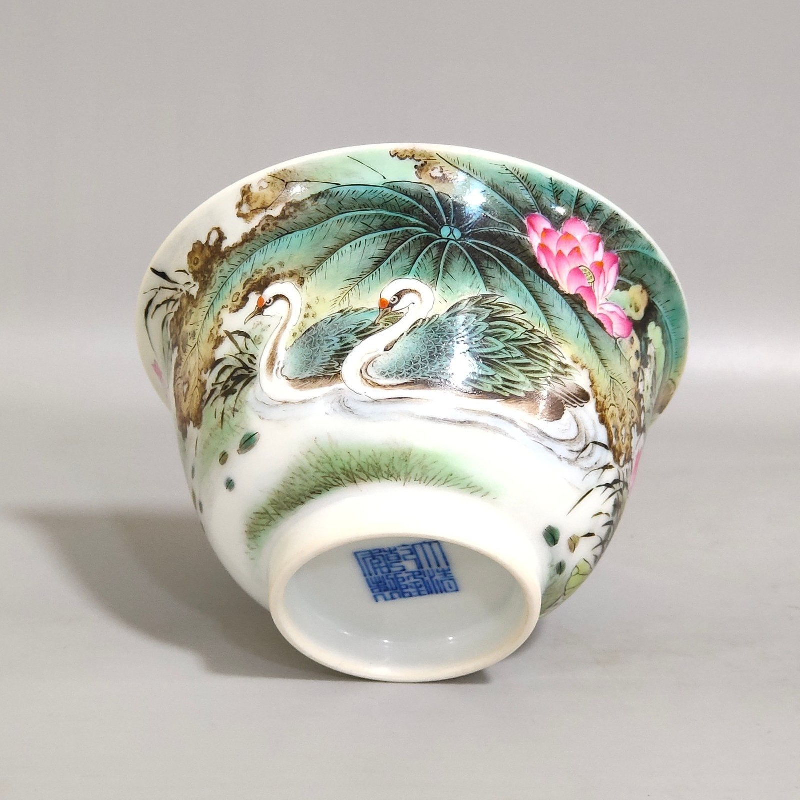 Qing Dynasty Qianlong lotus chanting goose bowl