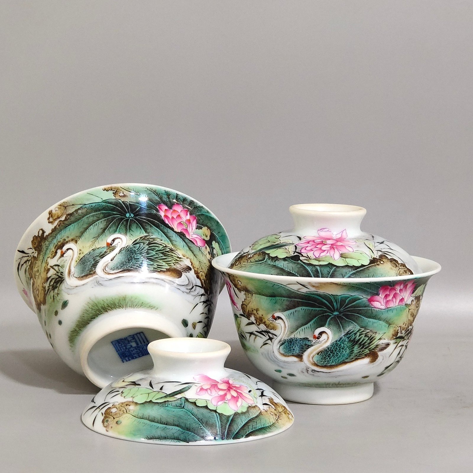 Qing Dynasty Qianlong lotus chanting goose bowl