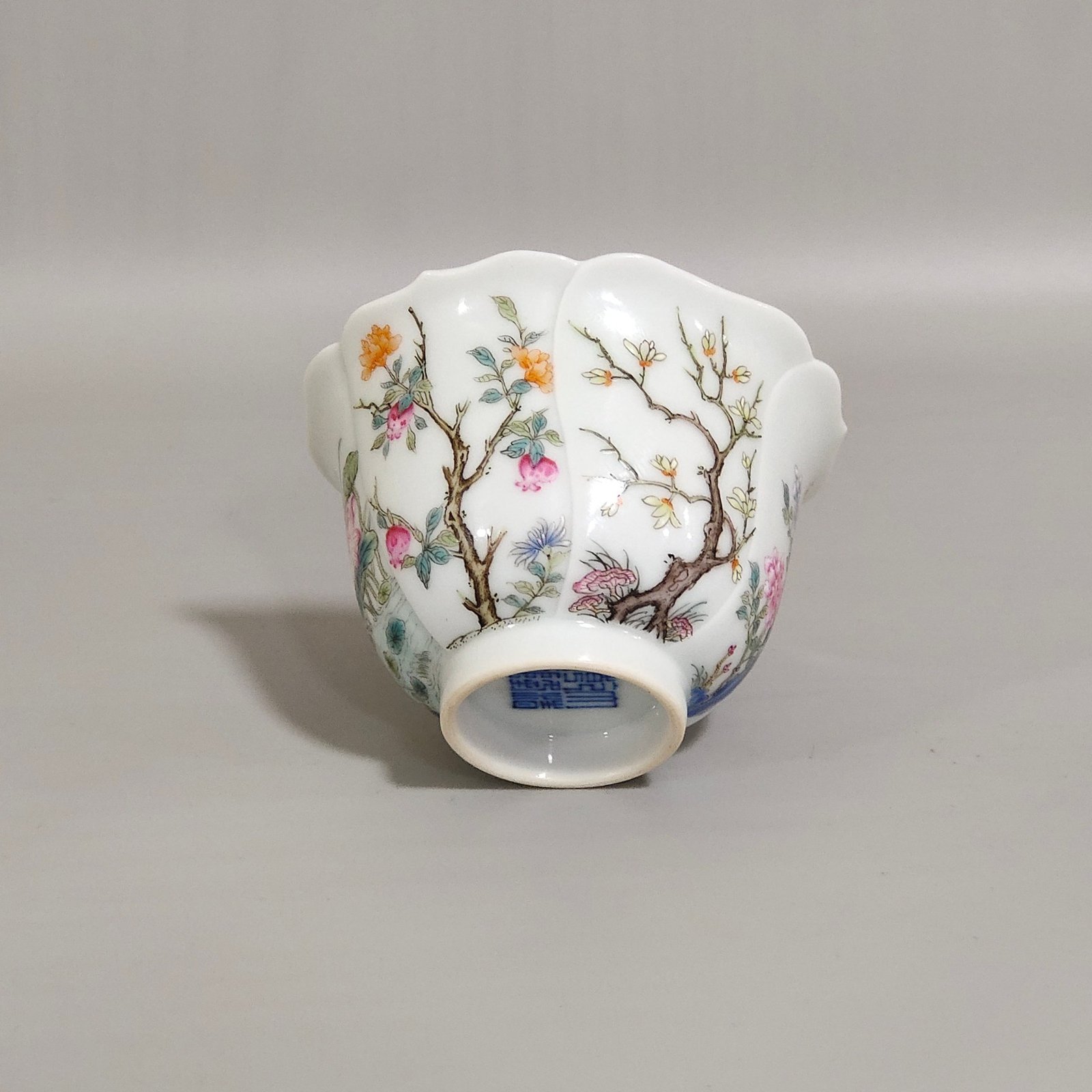 Qing Dynasty Qianlong Lotus Mouth Flower God Cup