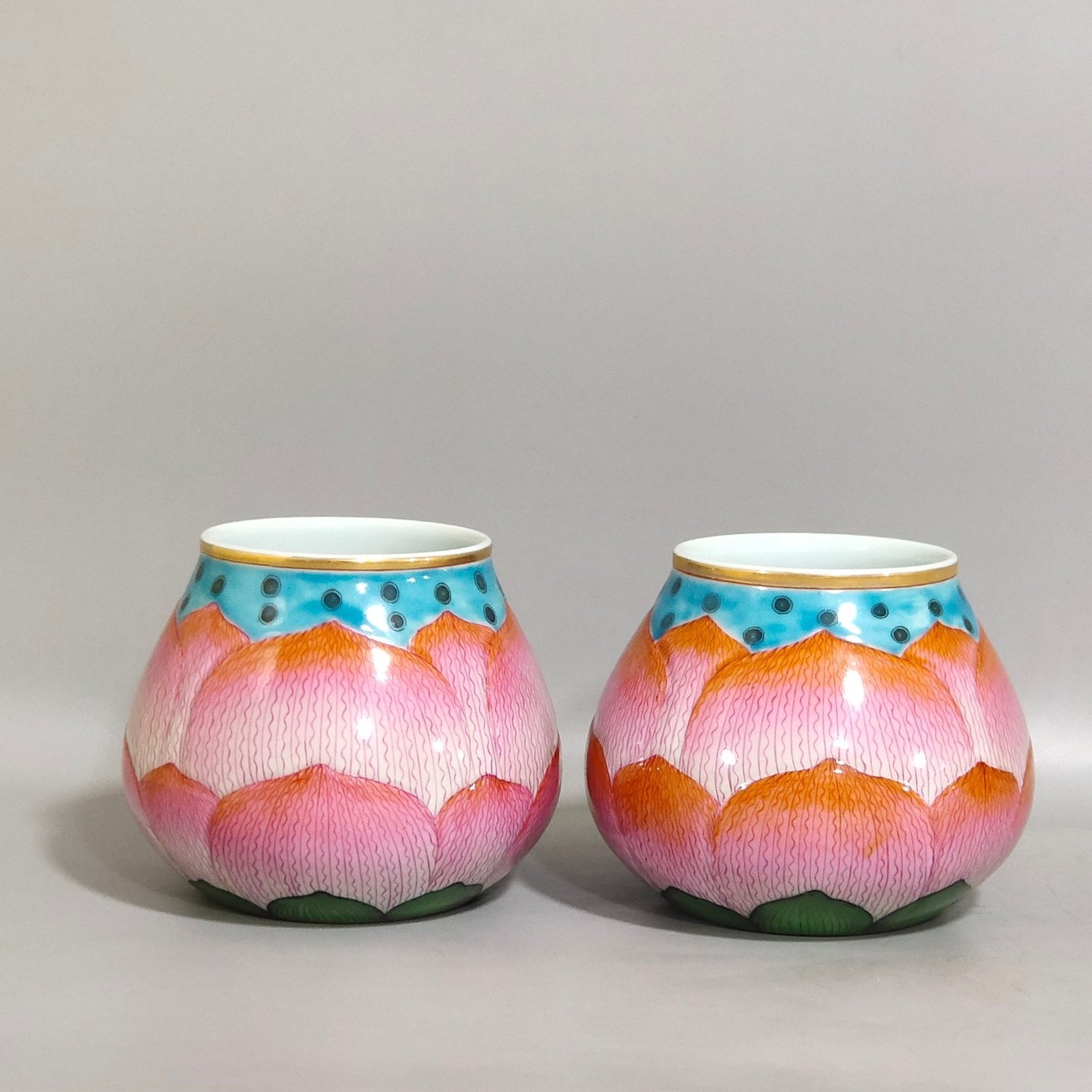 Qing Dynasty Qianlong Lotus petal bowl