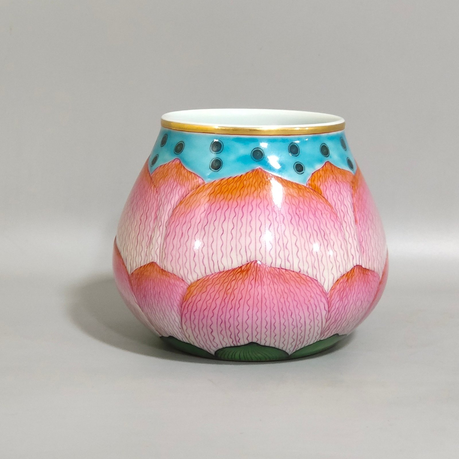 Qing Dynasty Qianlong Lotus petal bowl