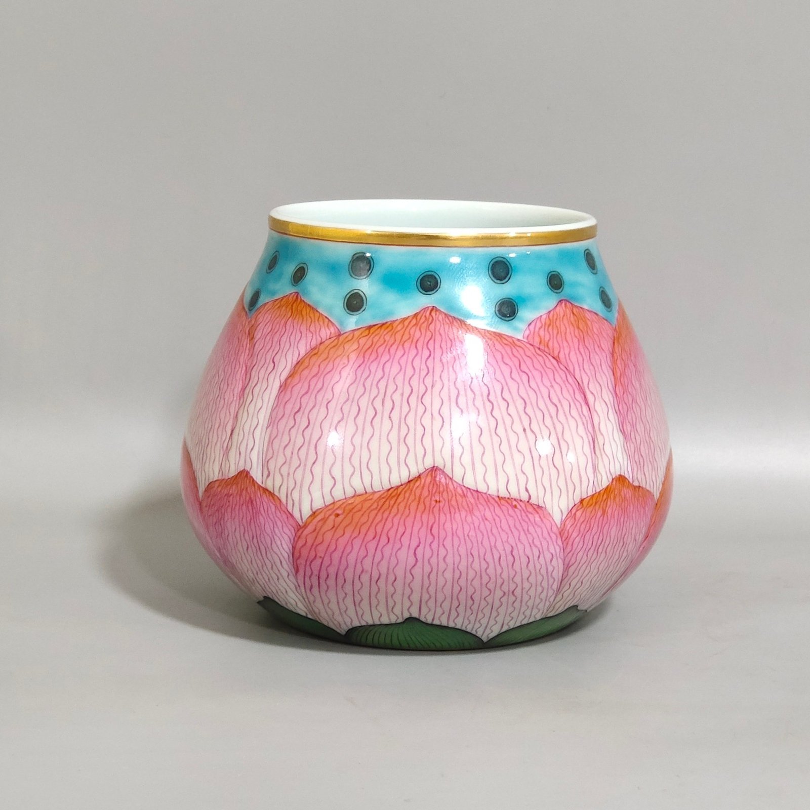 Qing Dynasty Qianlong Lotus petal bowl