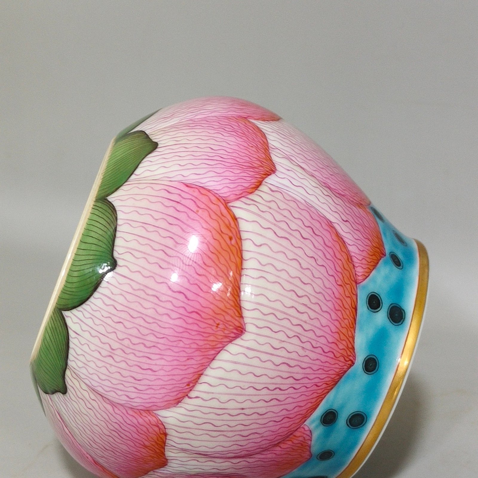 Qing Dynasty Qianlong Lotus petal bowl