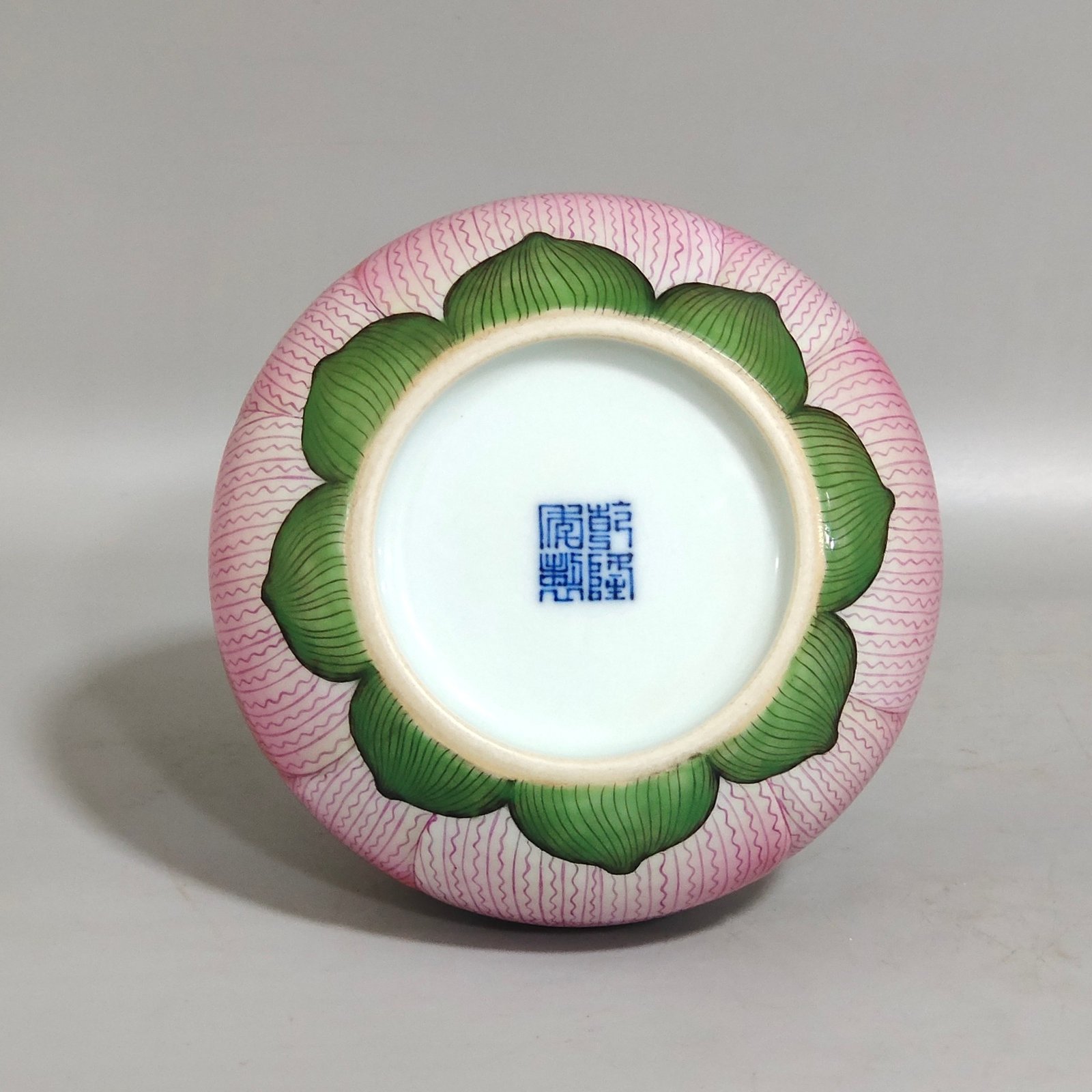 Qing Dynasty Qianlong Lotus petal bowl