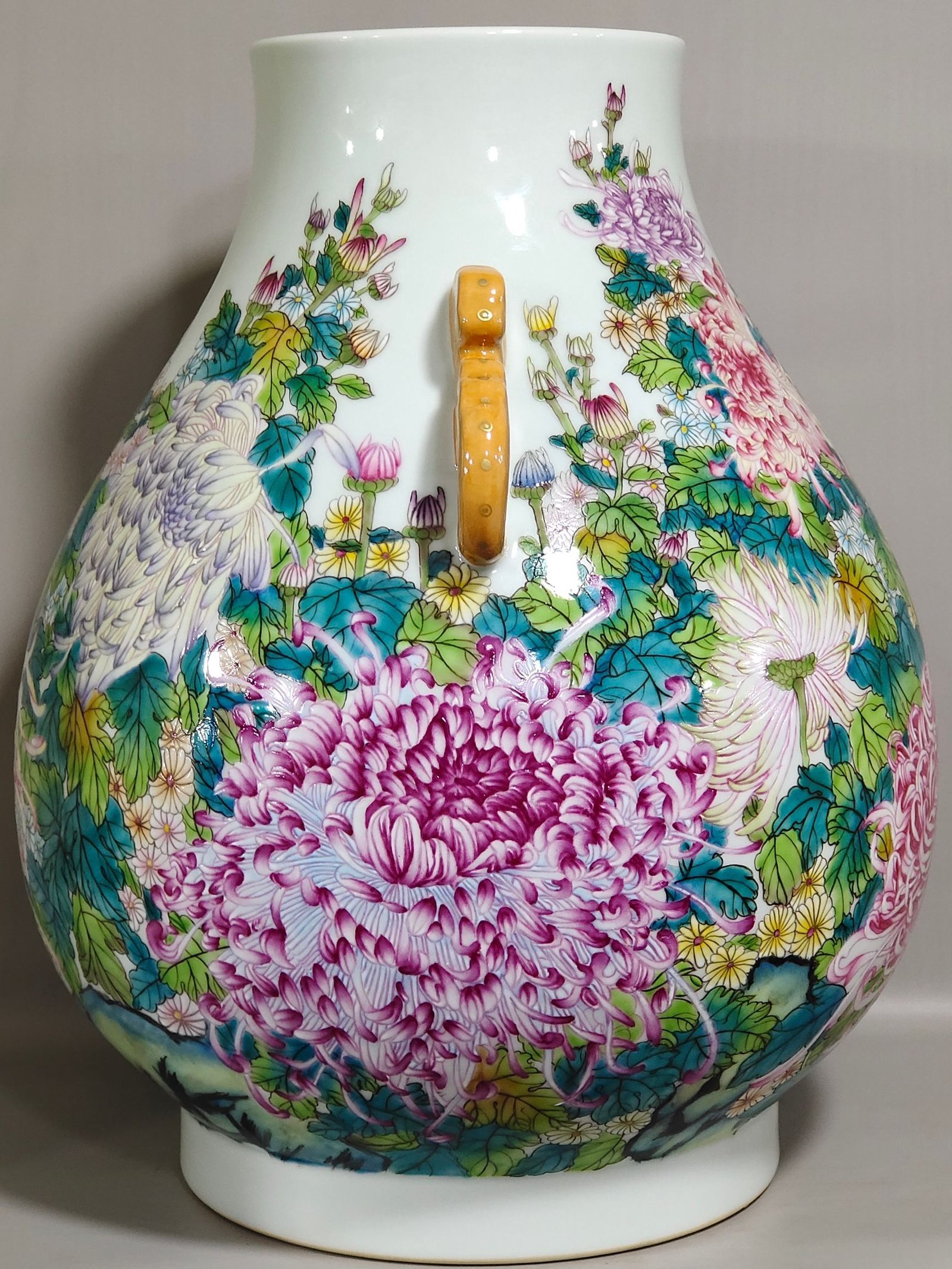 Qing Dynasty Qianlong Chrysanthemum Buddha barrel statue
