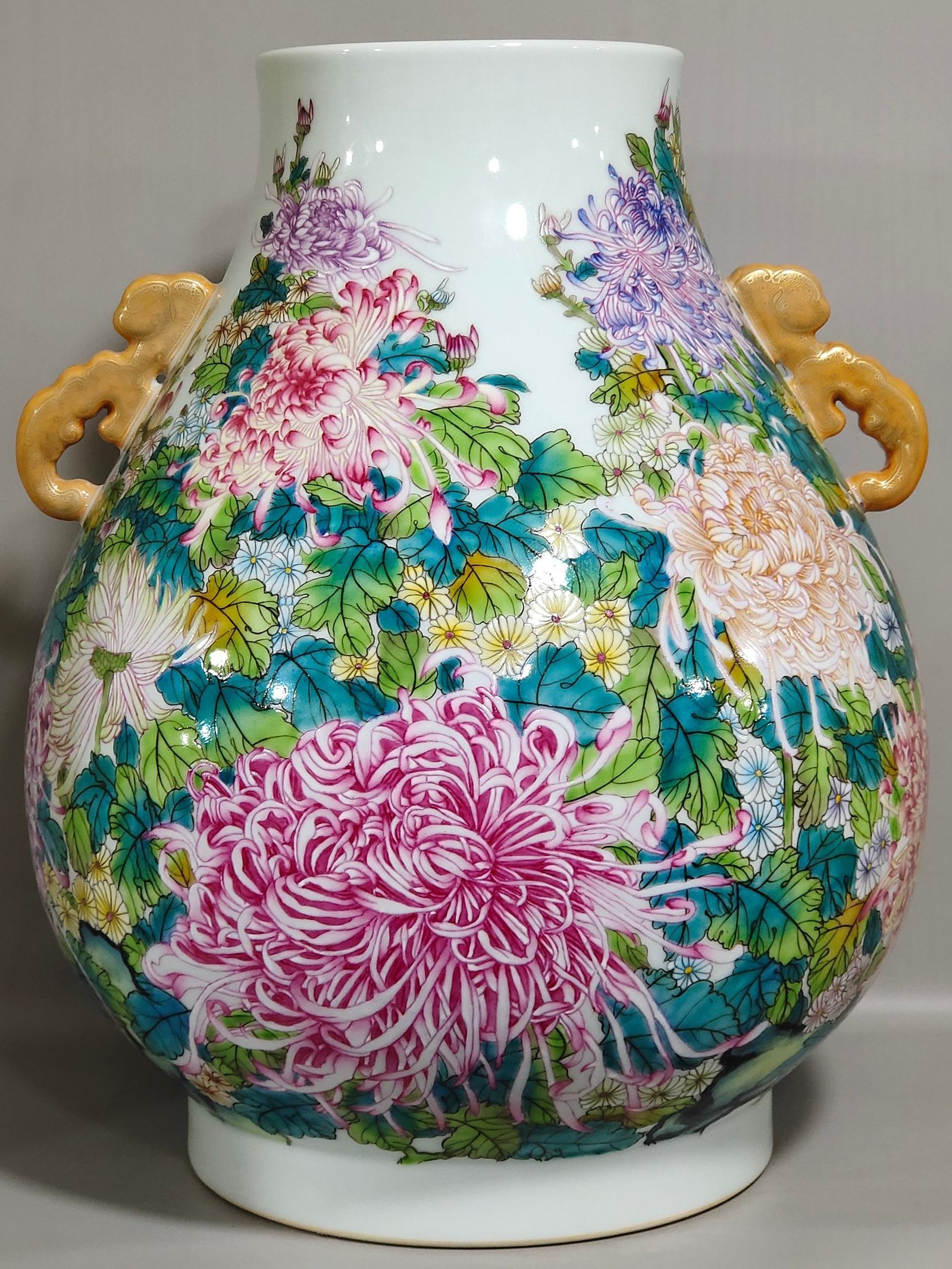 Qing Dynasty Qianlong Chrysanthemum Buddha barrel statue