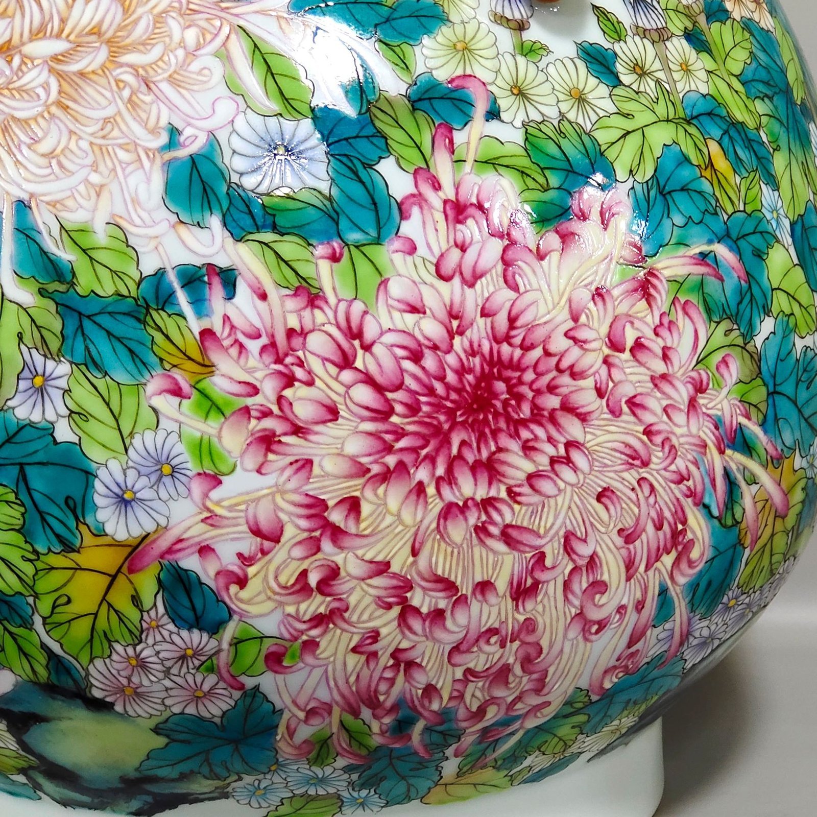 Qing Dynasty Qianlong Chrysanthemum Buddha barrel statue