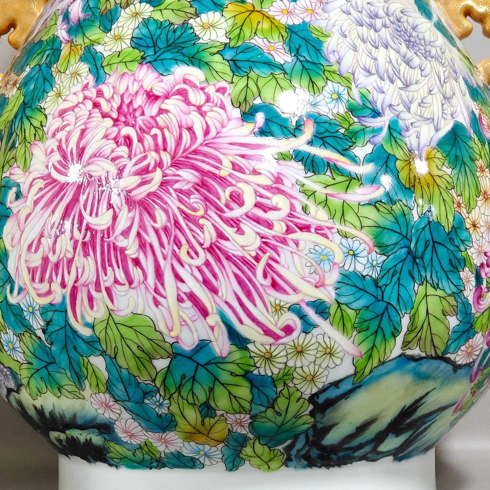 Qing Dynasty Qianlong Chrysanthemum Buddha barrel statue