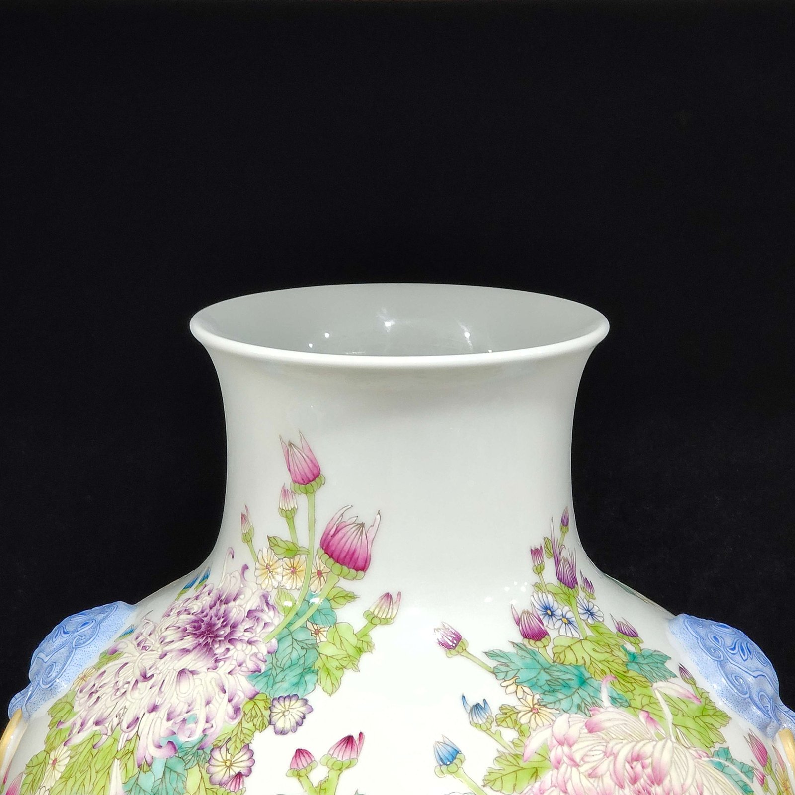 Qing Dynasty Qianlong Famille Rose Chrysanthemum Vase