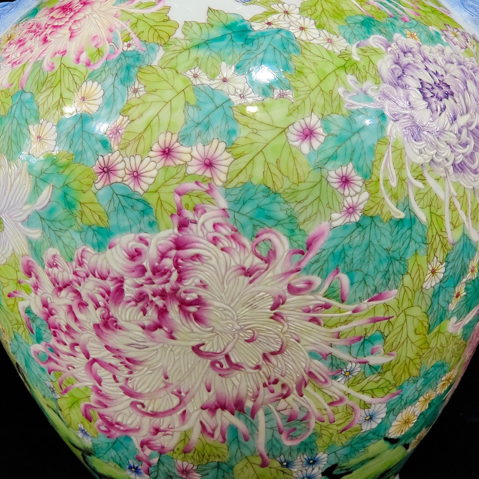 Qing Dynasty Qianlong Famille Rose Chrysanthemum Vase