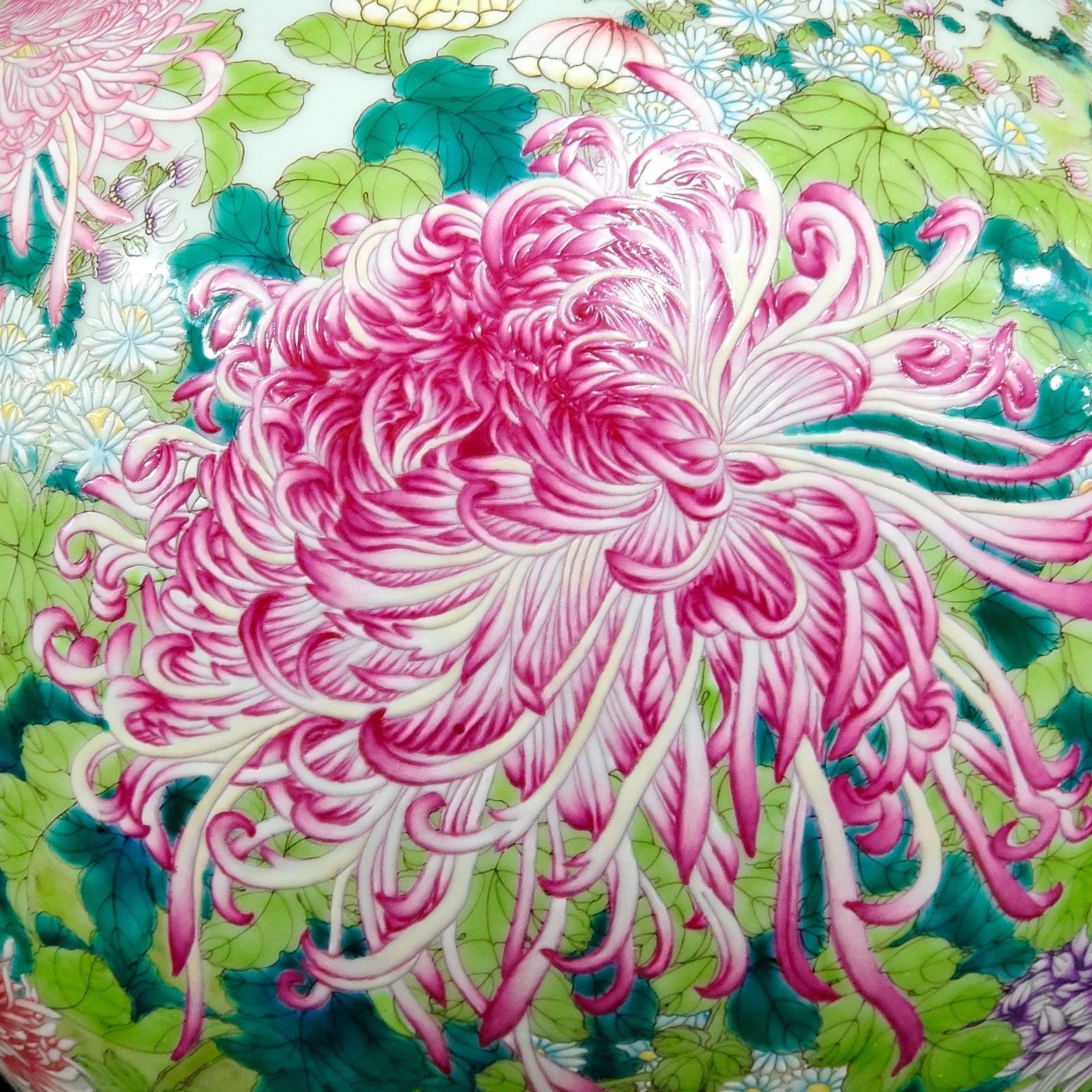 Qing Dynasty Qianlong Chrysanthemum celestial vase