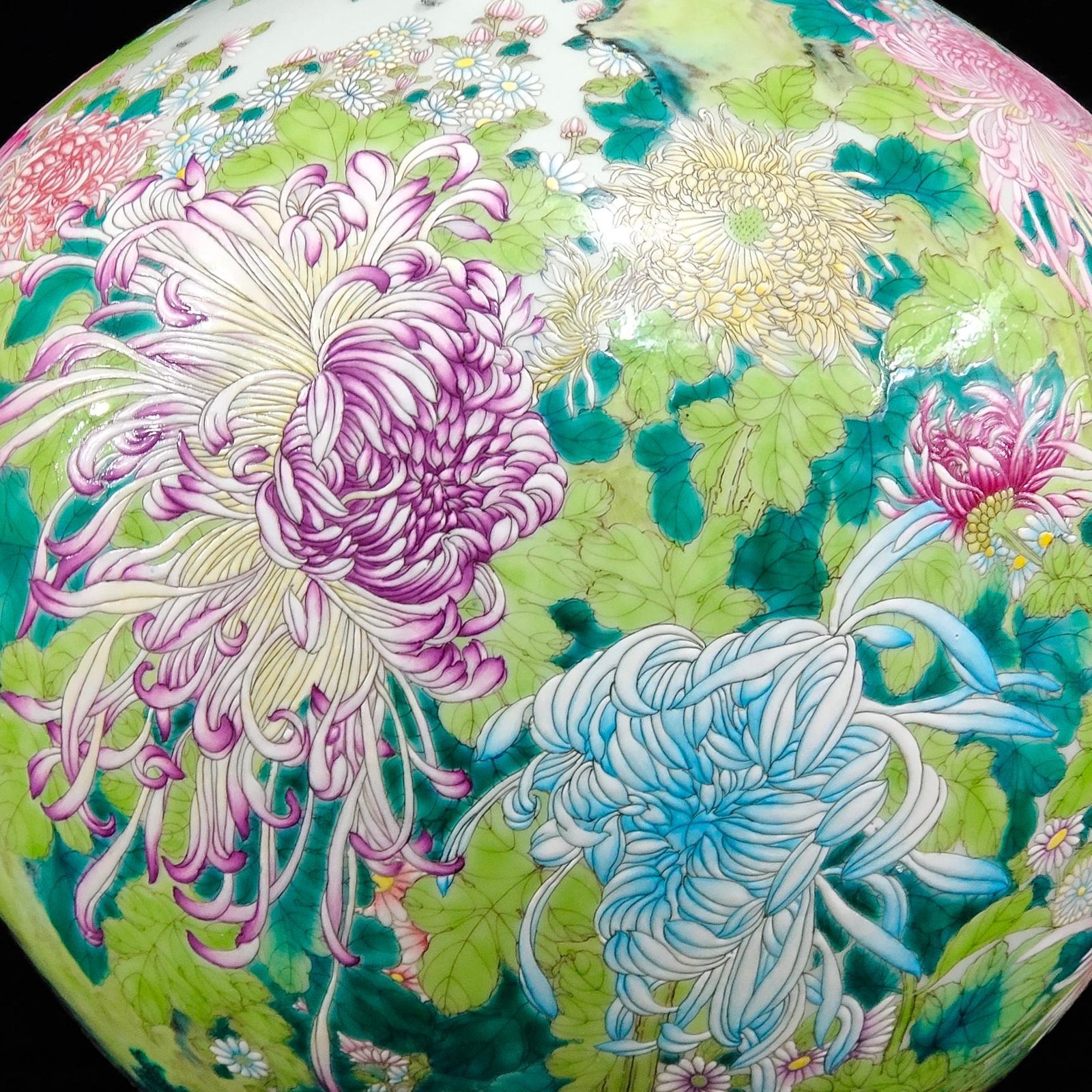 Qing Dynasty Qianlong Chrysanthemum celestial vase