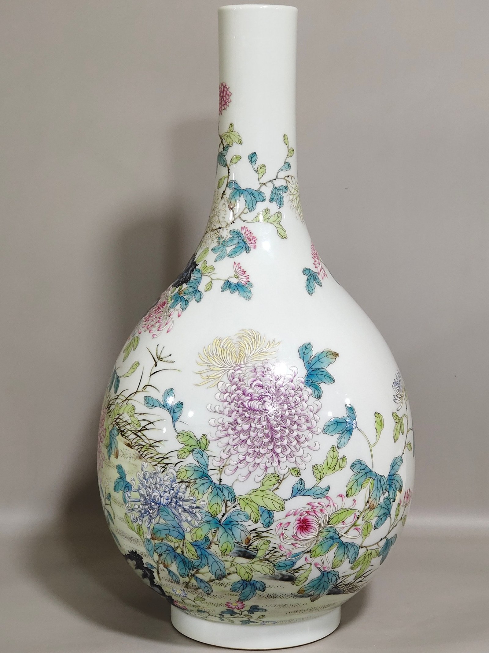 Qing Dynasty Qianlong Chrysanthemum flask