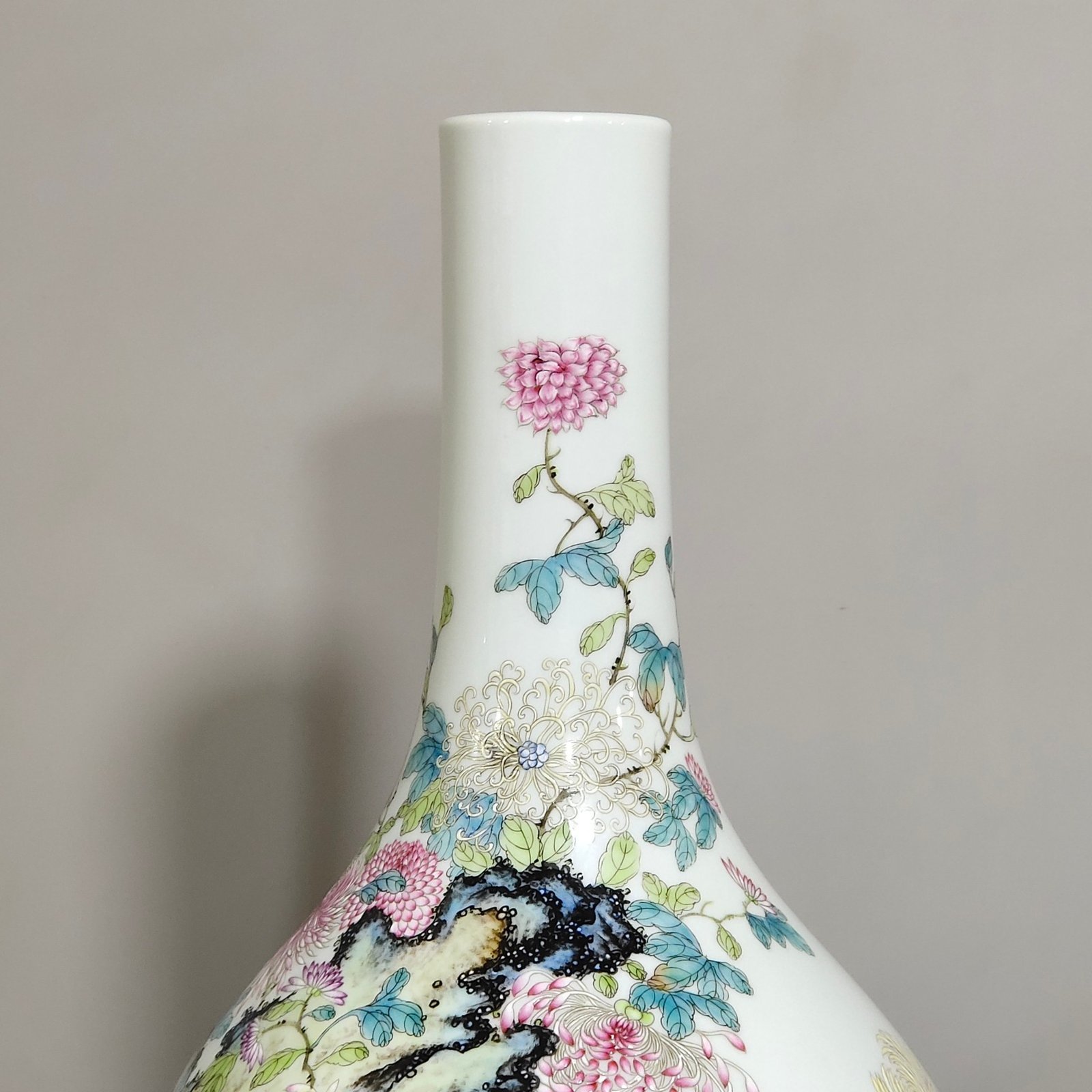 Qing Dynasty Qianlong Chrysanthemum flask