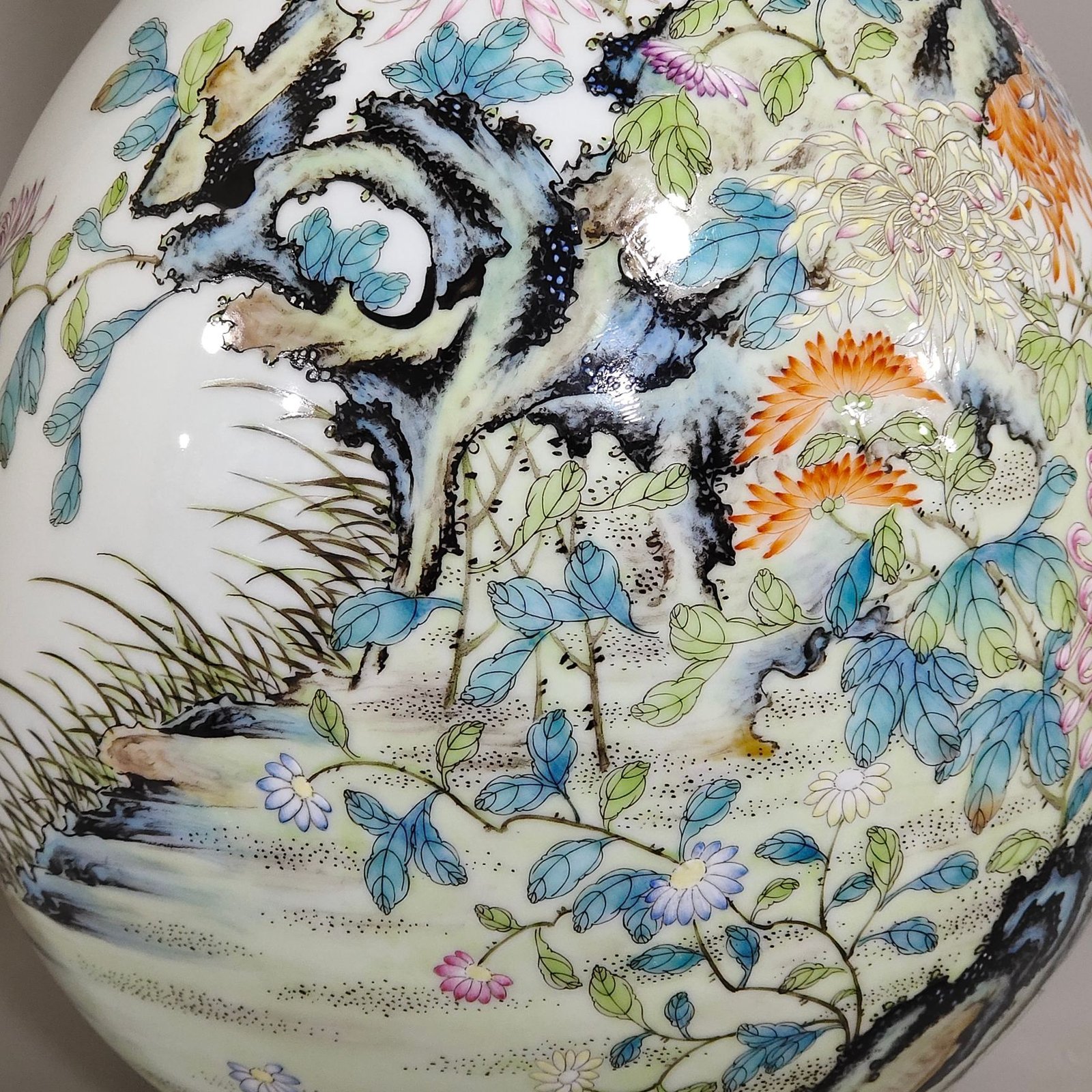 Qing Dynasty Qianlong Chrysanthemum flask