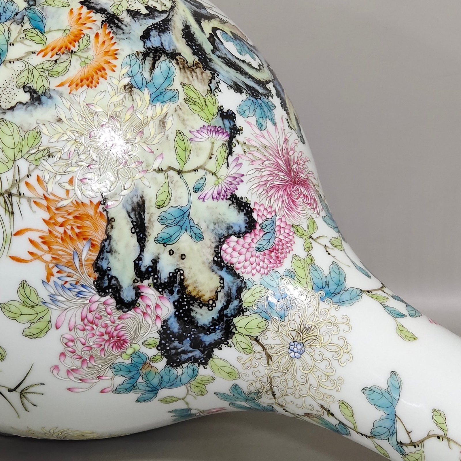 Qing Dynasty Qianlong Chrysanthemum flask