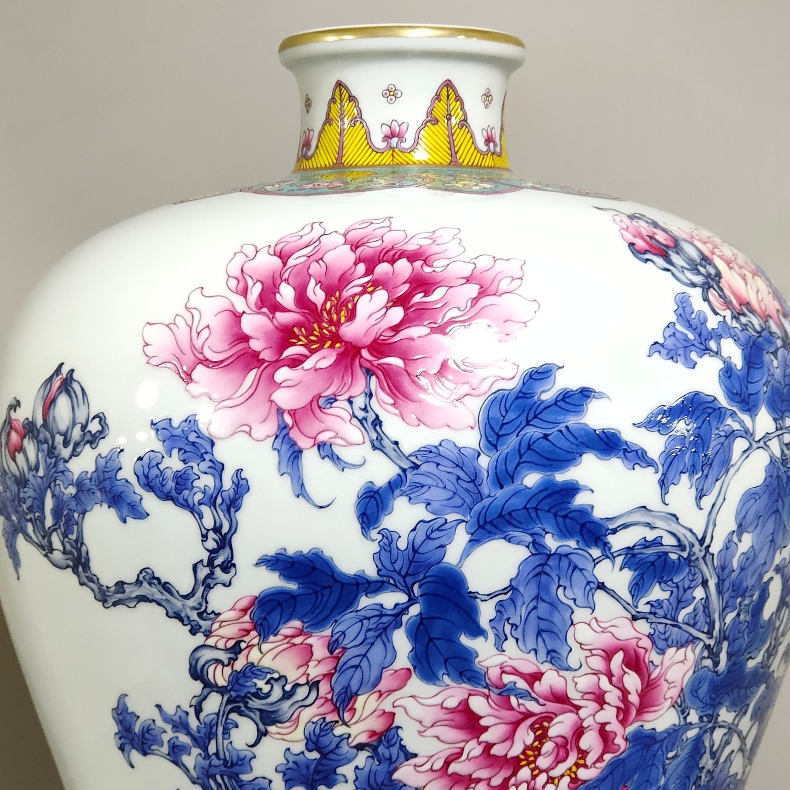Qing Dynasty Qianlong A large blue plum vase with peonies and poems written
