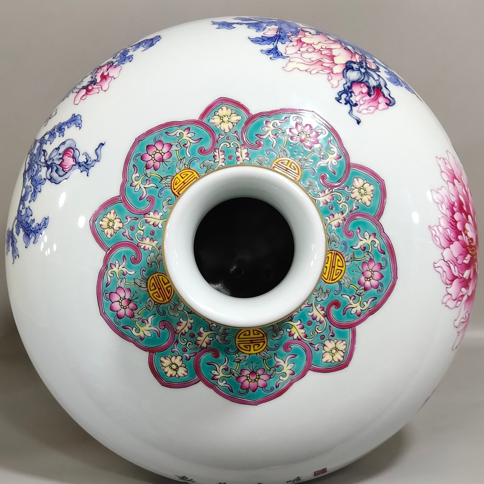 Qing Dynasty Qianlong A large blue plum vase with peonies and poems written