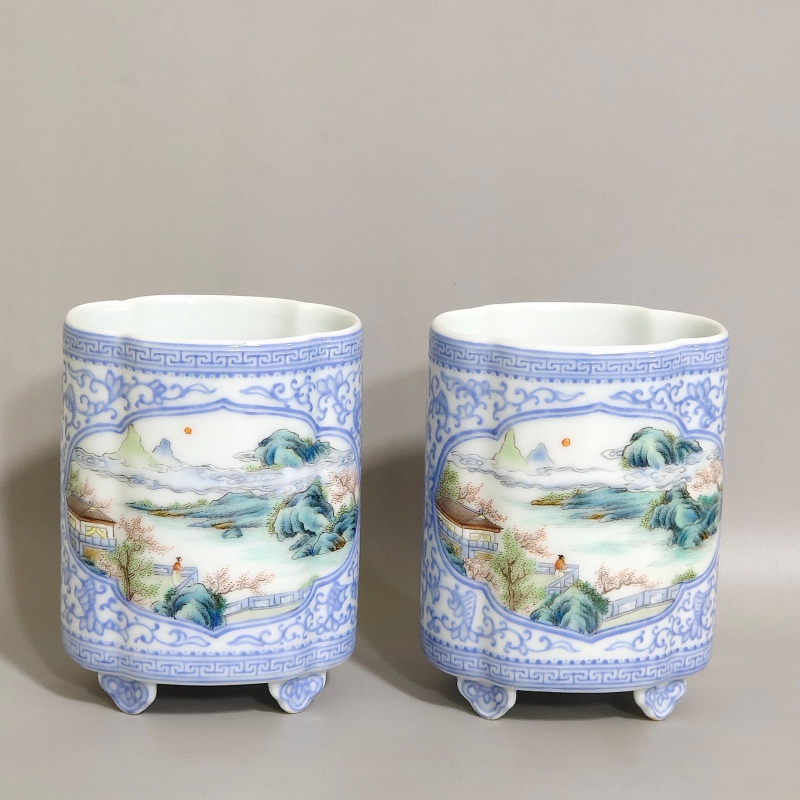 Qing Dynasty Qianlong blue material pen holder with green edge and window