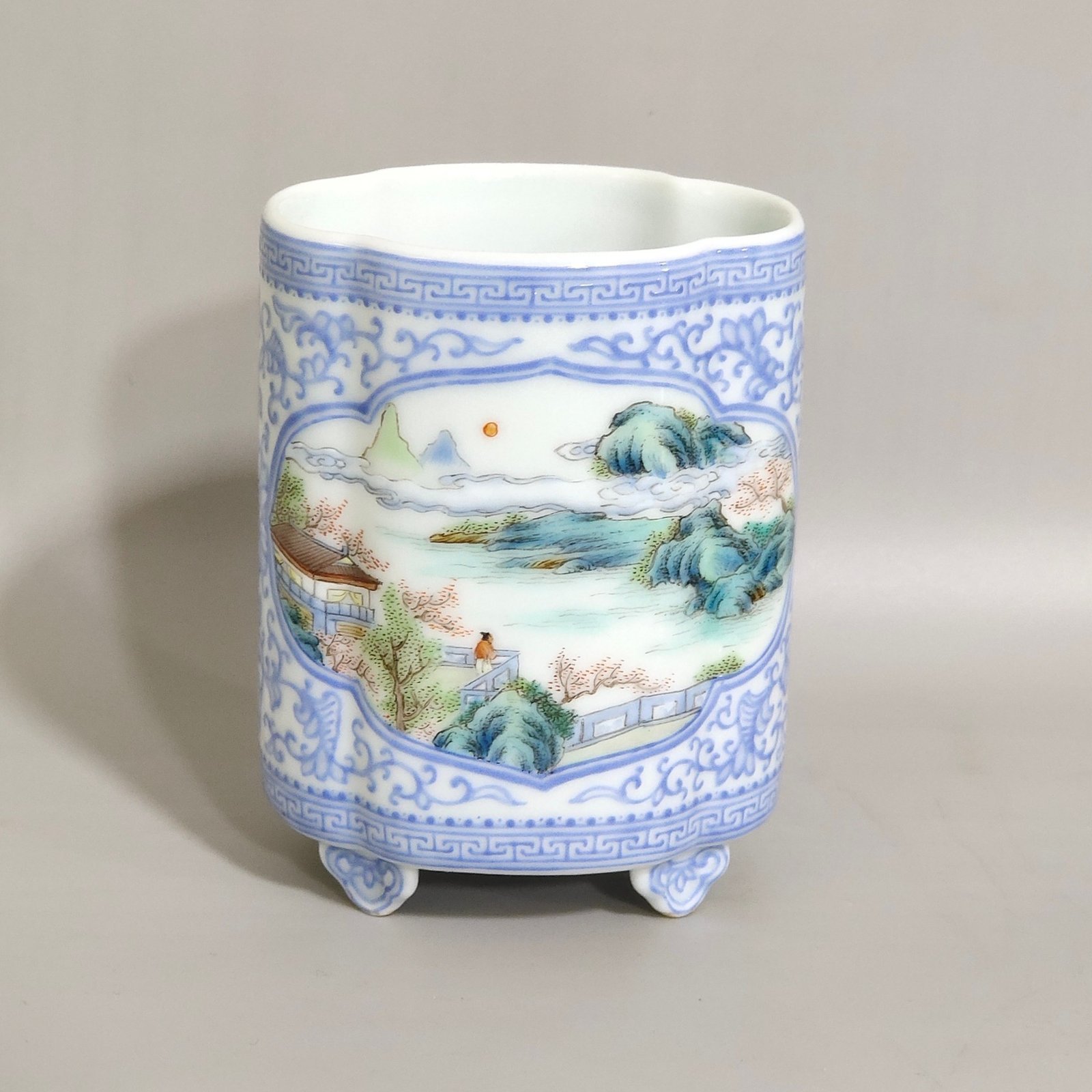 Qing Dynasty Qianlong blue material pen holder with green edge and window