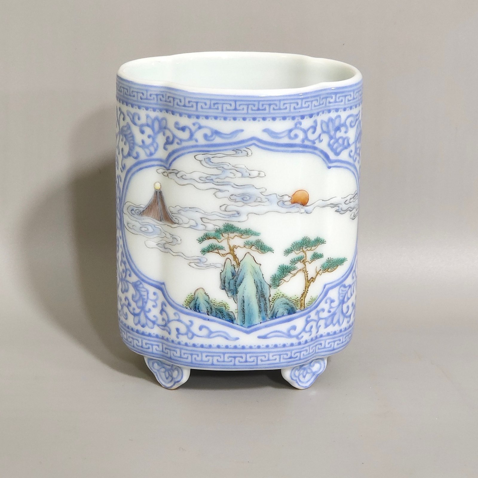 Qing Dynasty Qianlong blue material pen holder with green edge and window
