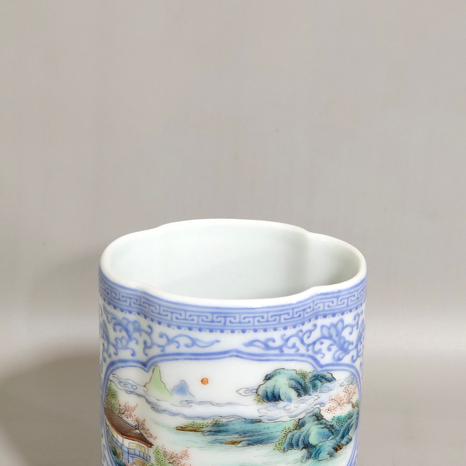 Qing Dynasty Qianlong blue material pen holder with green edge and window