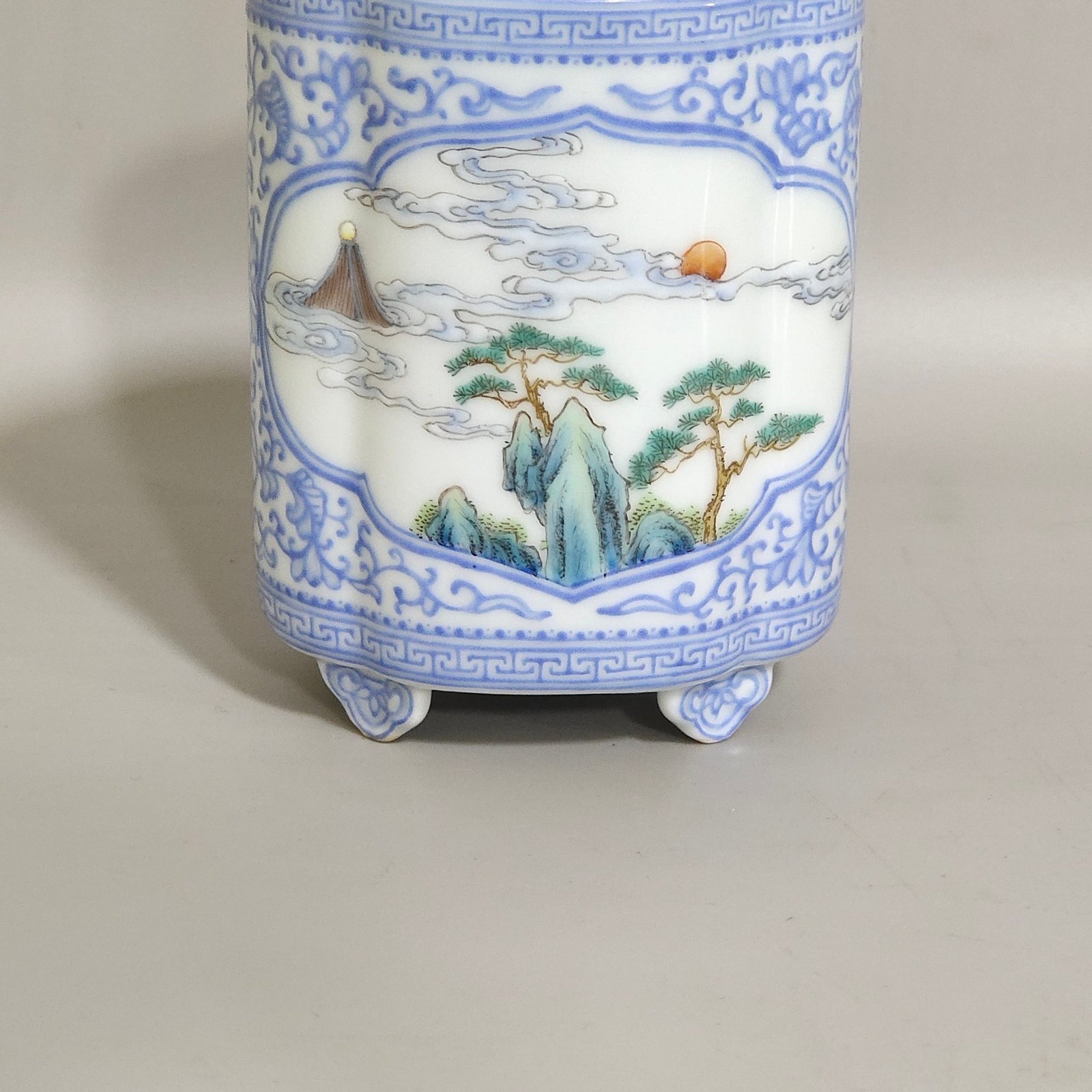 Qing Dynasty Qianlong blue material pen holder with green edge and window