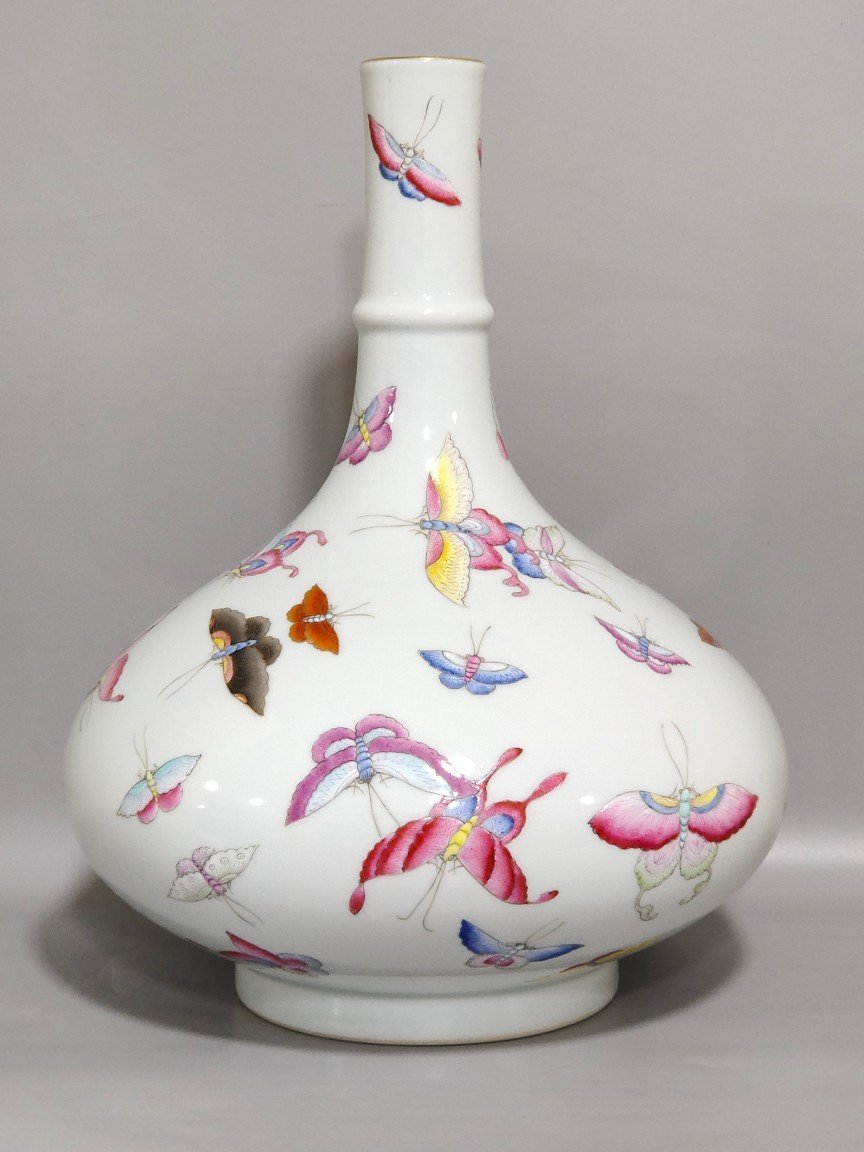 Qing Dynasty Qianlong butterfly vase
