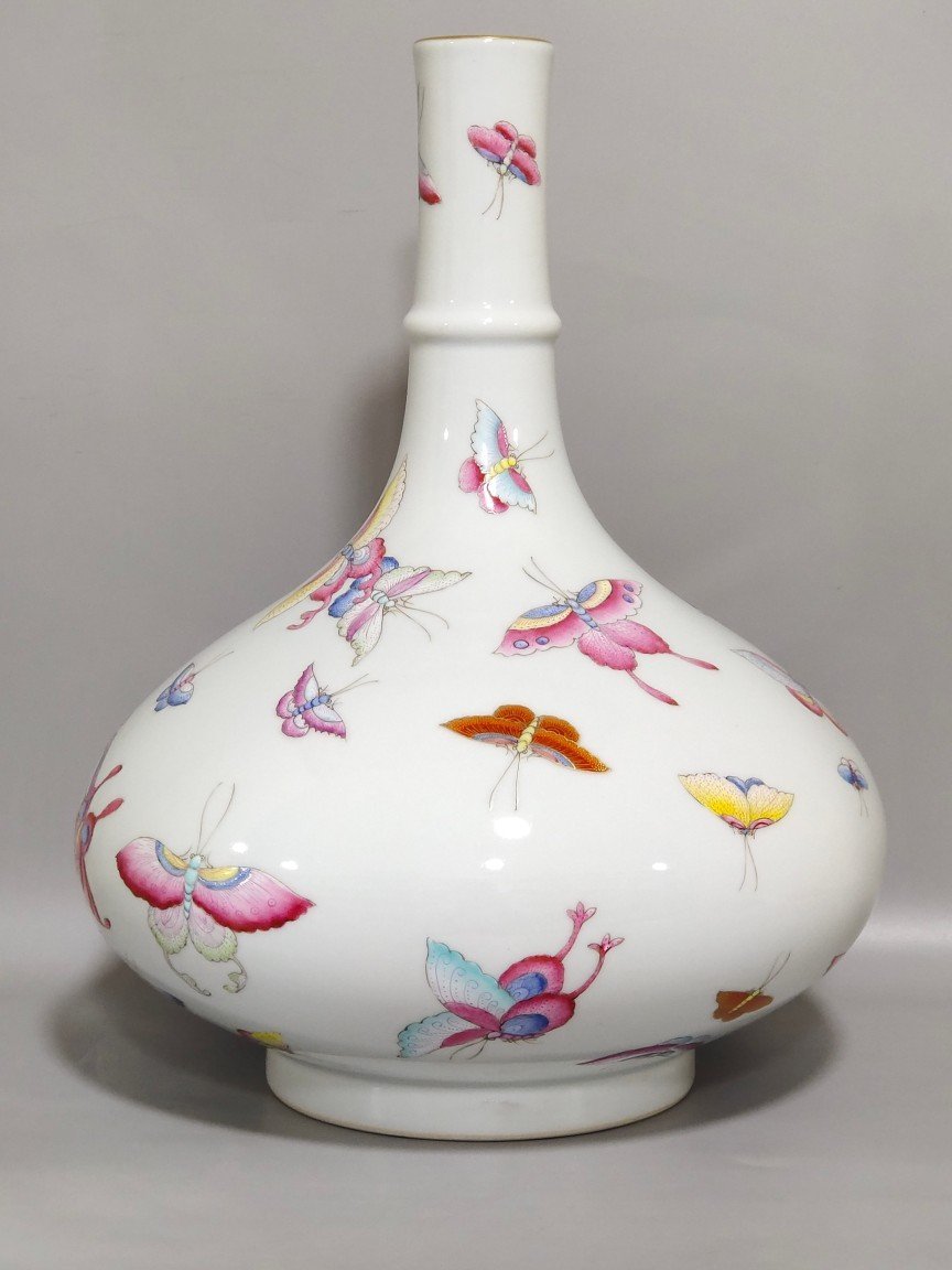 Qing Dynasty Qianlong butterfly vase