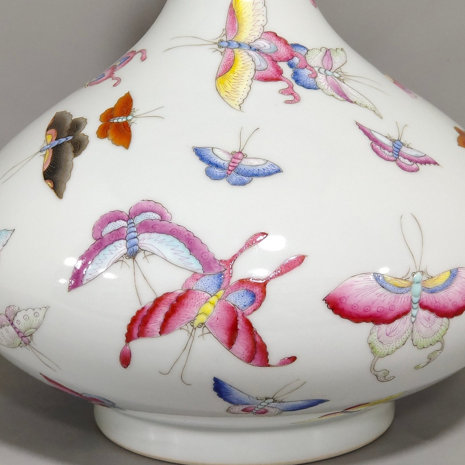Qing Dynasty Qianlong butterfly vase