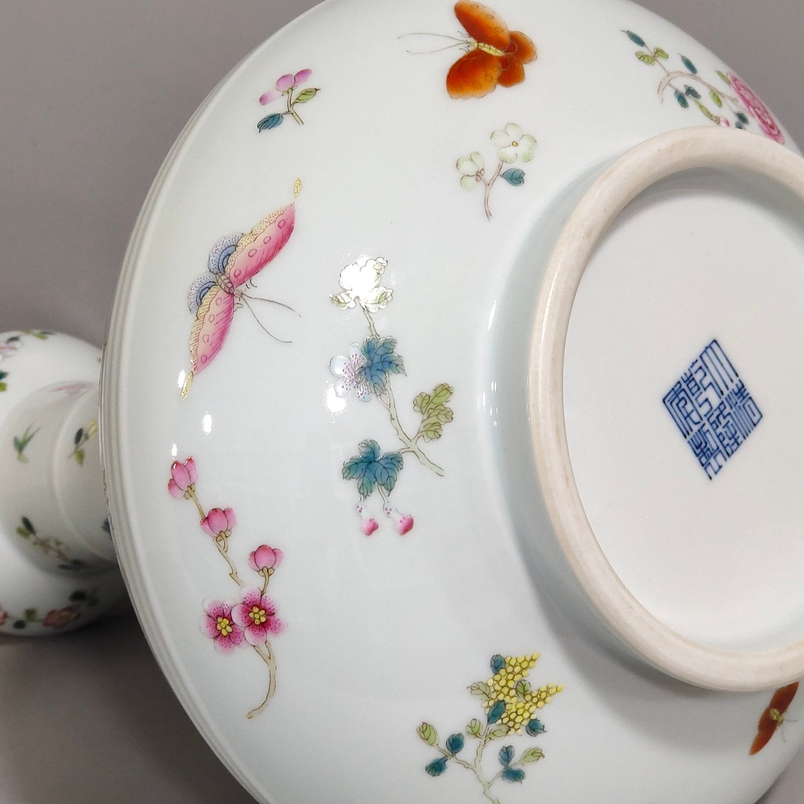Qing Dynasty Qianlong butterfly loving flower flat belly vase
