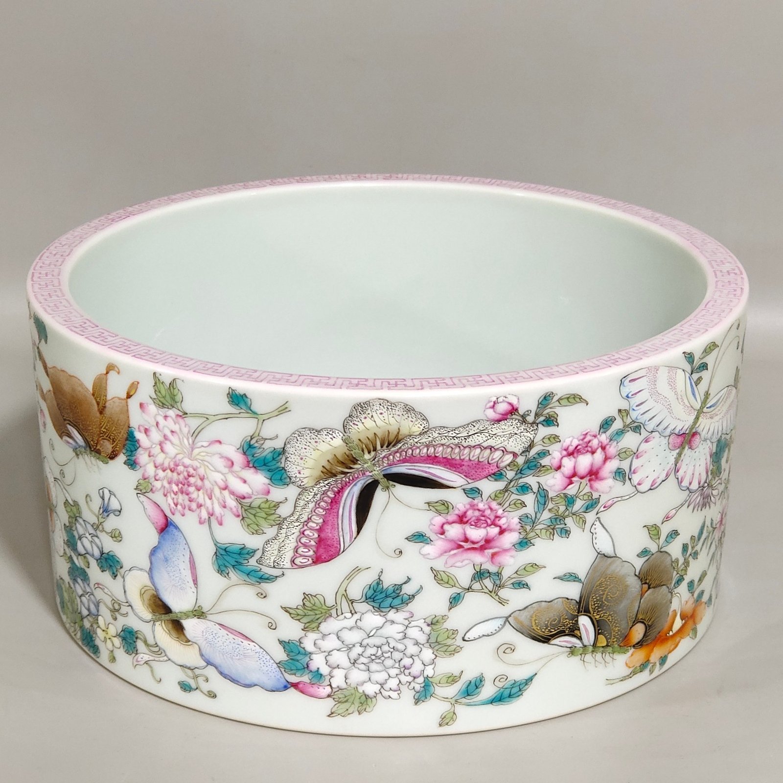Qing Dynasty Qianlong butterfly love flower wash