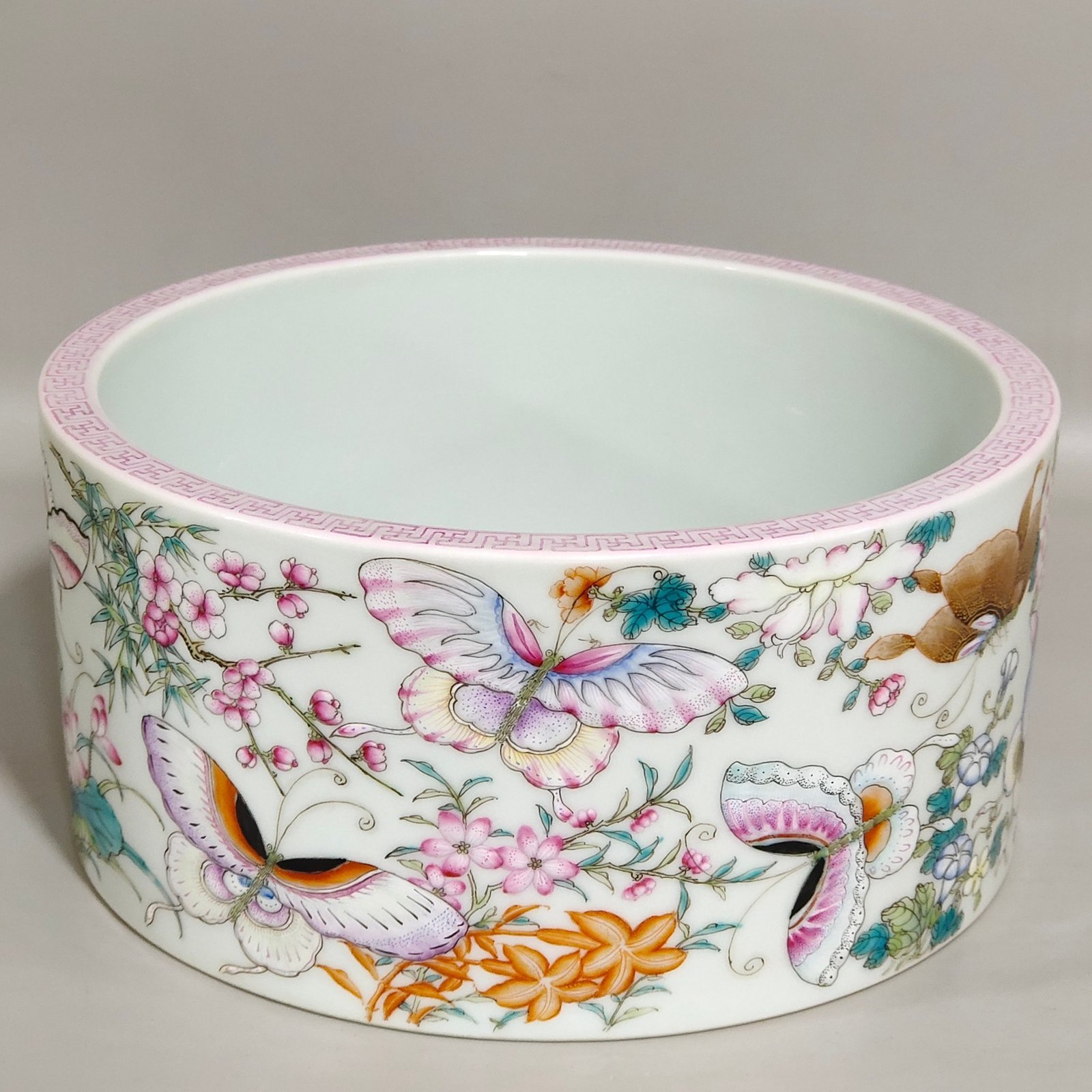 Qing Dynasty Qianlong butterfly love flower wash