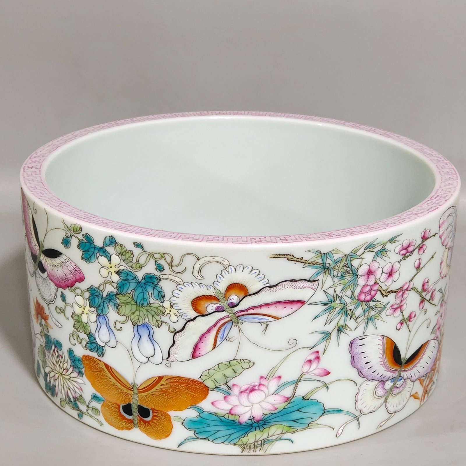 Qing Dynasty Qianlong butterfly love flower wash