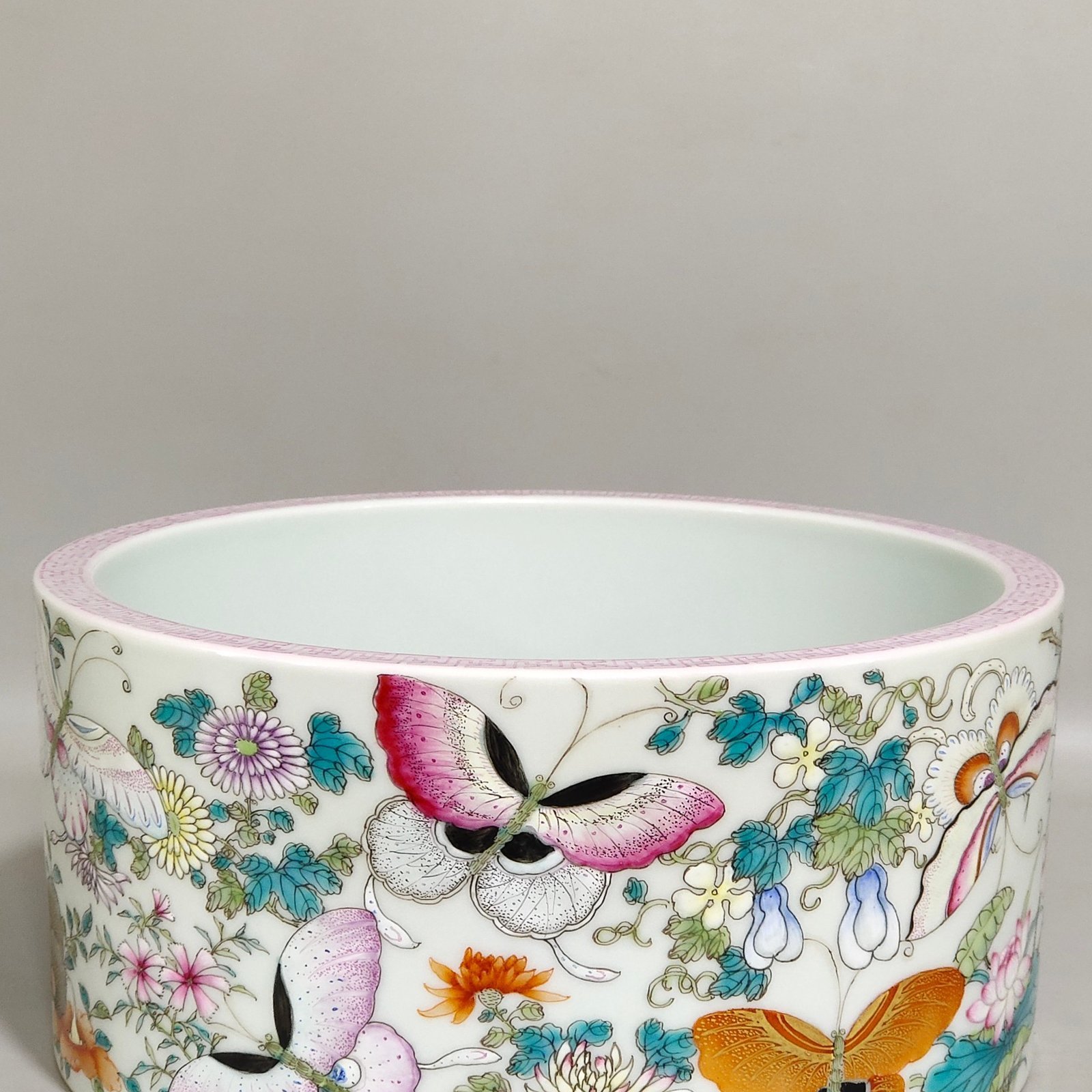 Qing Dynasty Qianlong butterfly love flower wash