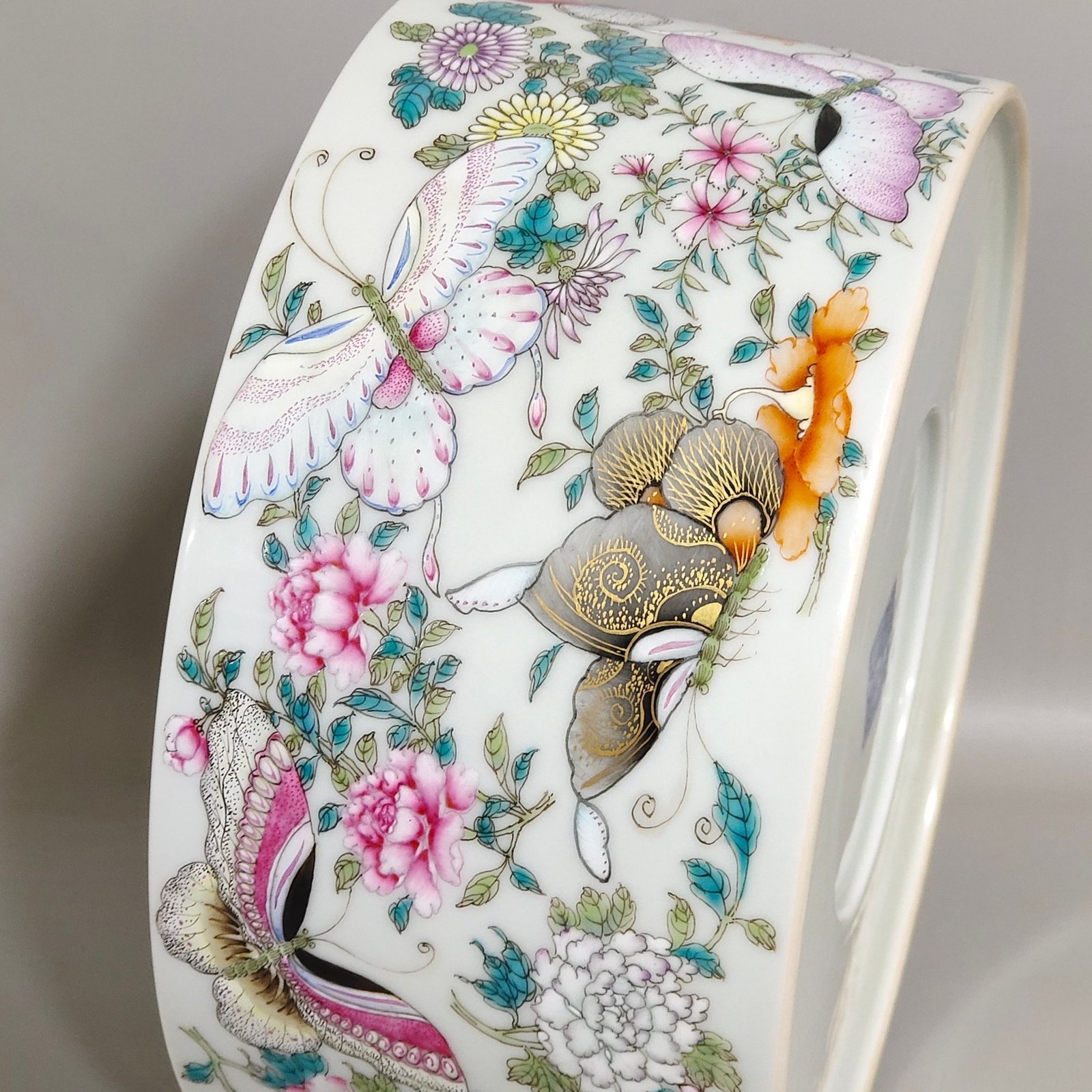 Qing Dynasty Qianlong butterfly love flower wash