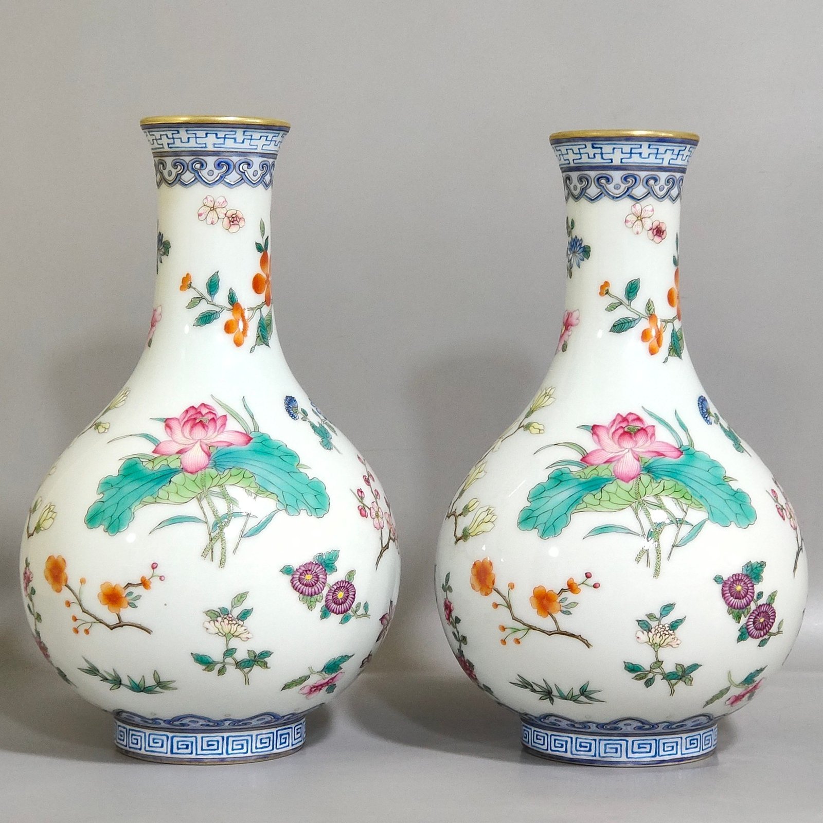 Qing Dynasty Qianlong Butterfly Lianhua Jade Pot Spring