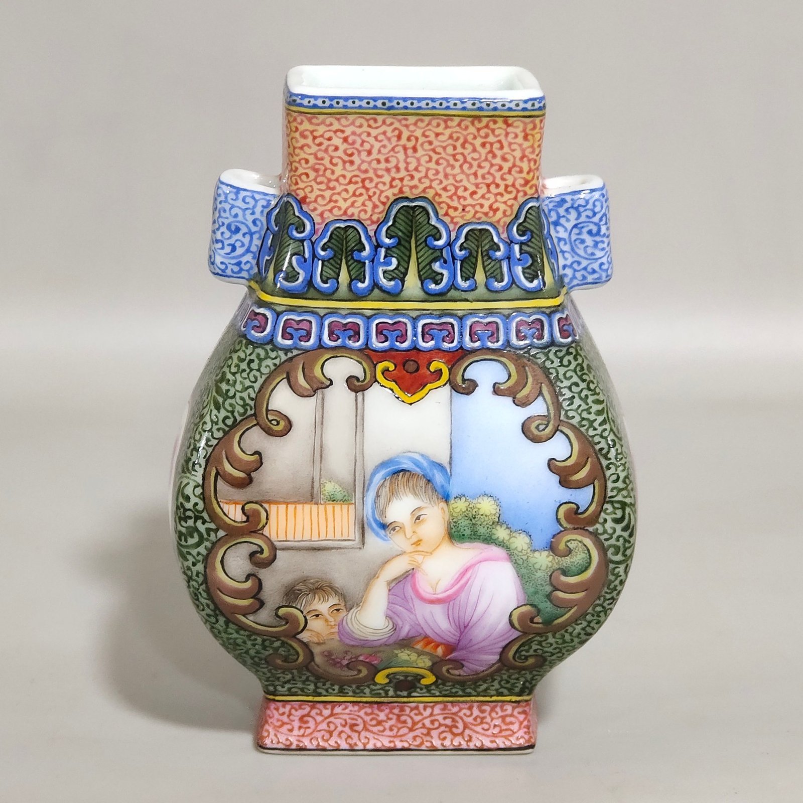 Qing Dynasty Qianlong Western figure amphorae