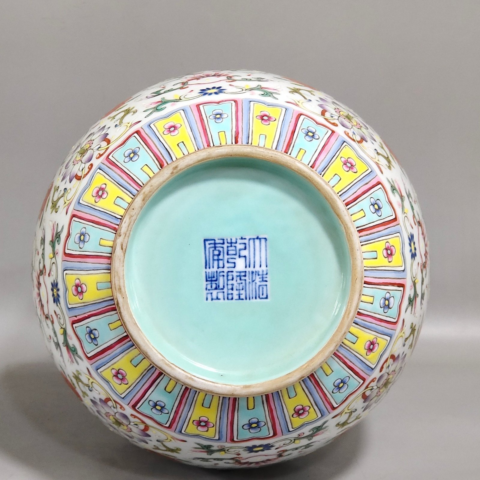 Qing Dynasty Qianlong Xipan Lian Fu Shou Lian Amphora
