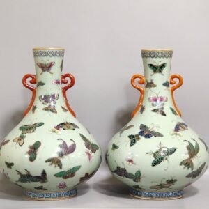 Qing Dynasty Qianlong bean green glaze double eared flat vase
