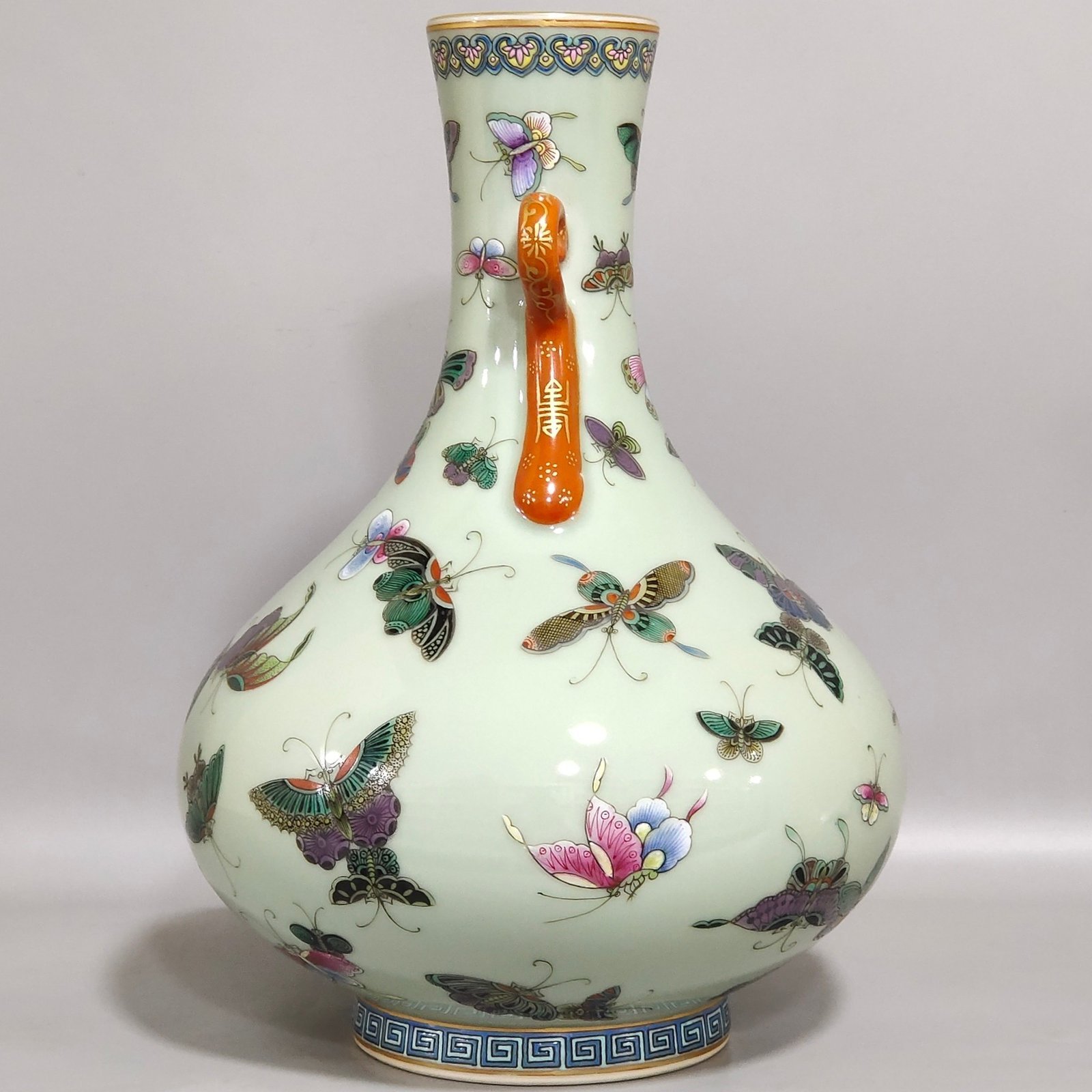 Qing Dynasty Qianlong bean green glaze double eared flat vase