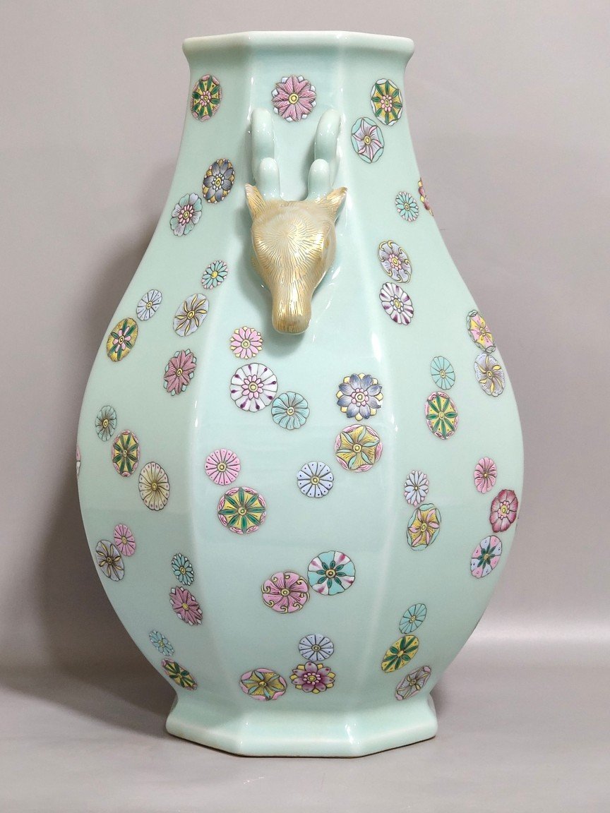 Qing Dynasty Qianlong bean green glaze leather ball flower deer head statue