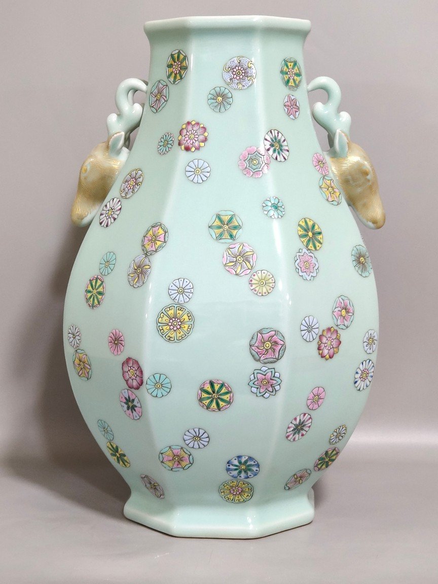 Qing Dynasty Qianlong bean green glaze leather ball flower deer head statue