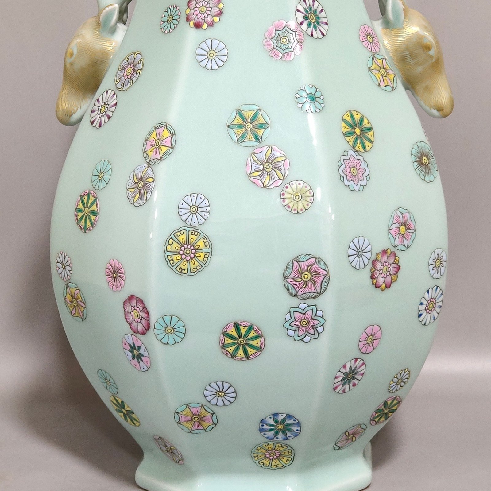 Qing Dynasty Qianlong bean green glaze leather ball flower deer head statue