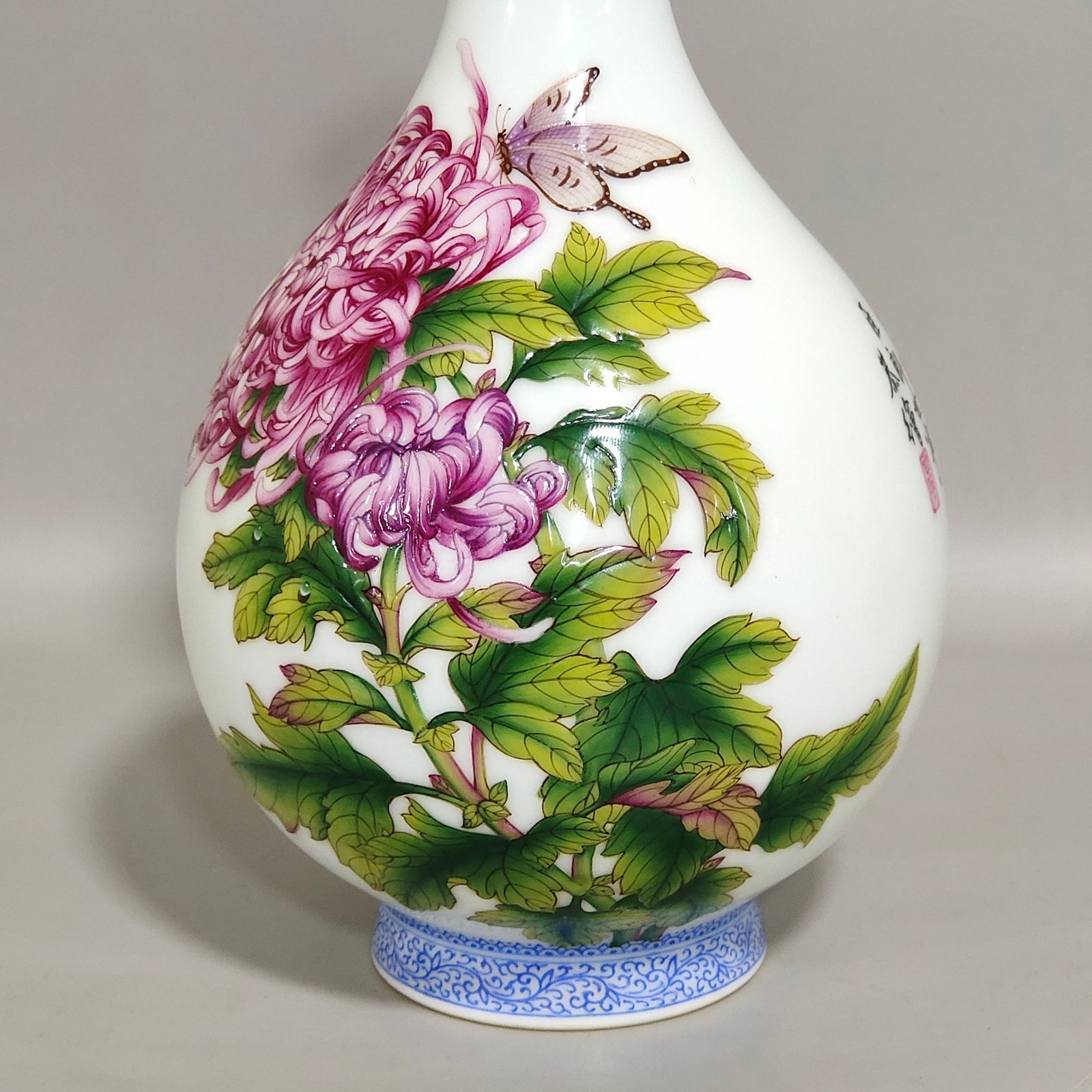 Qing Dynasty Qianlong Castiglione enamel chrysanthemum poem jade pot spring vase
