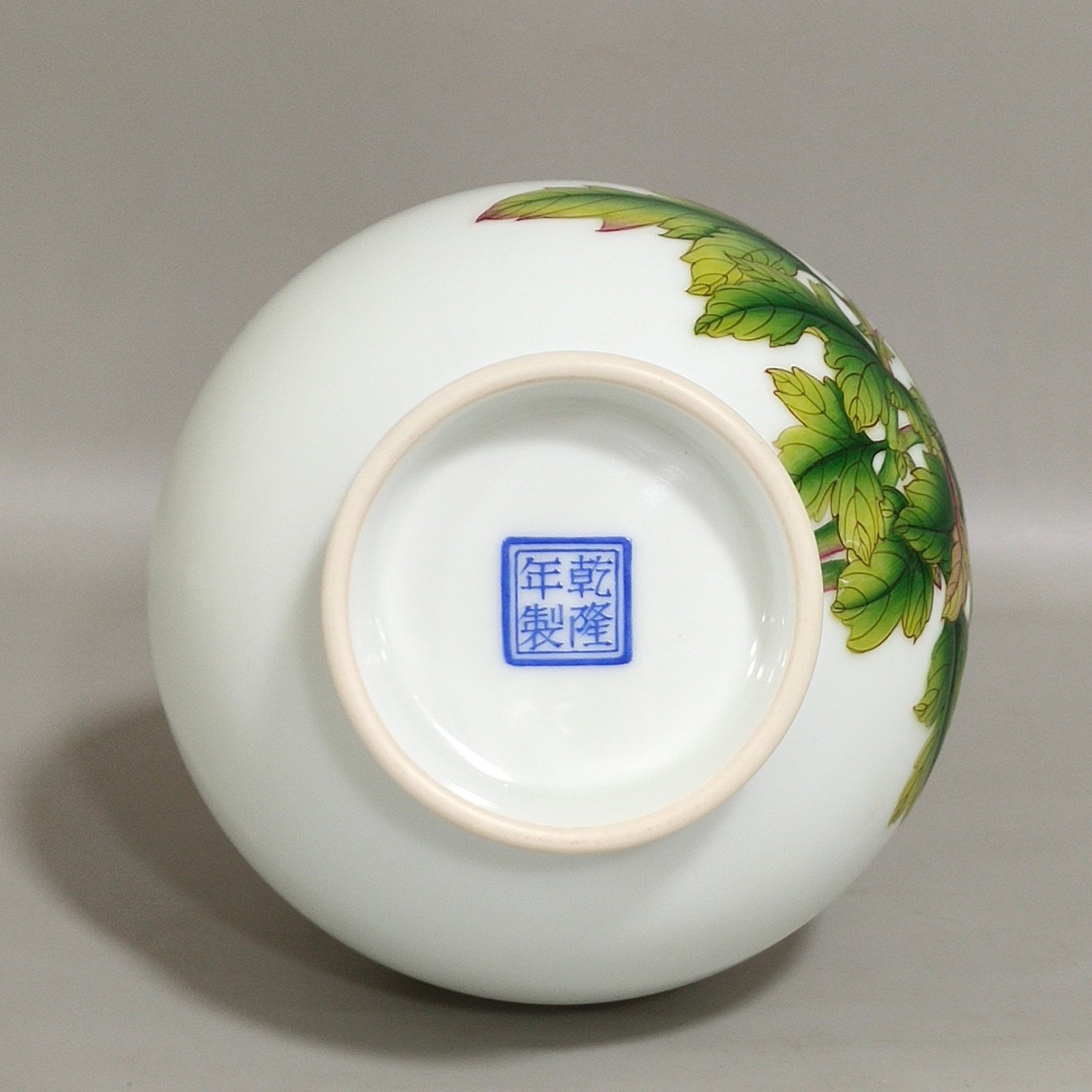 Qing Dynasty Qianlong Castiglione enamel chrysanthemum poem jade pot spring vase